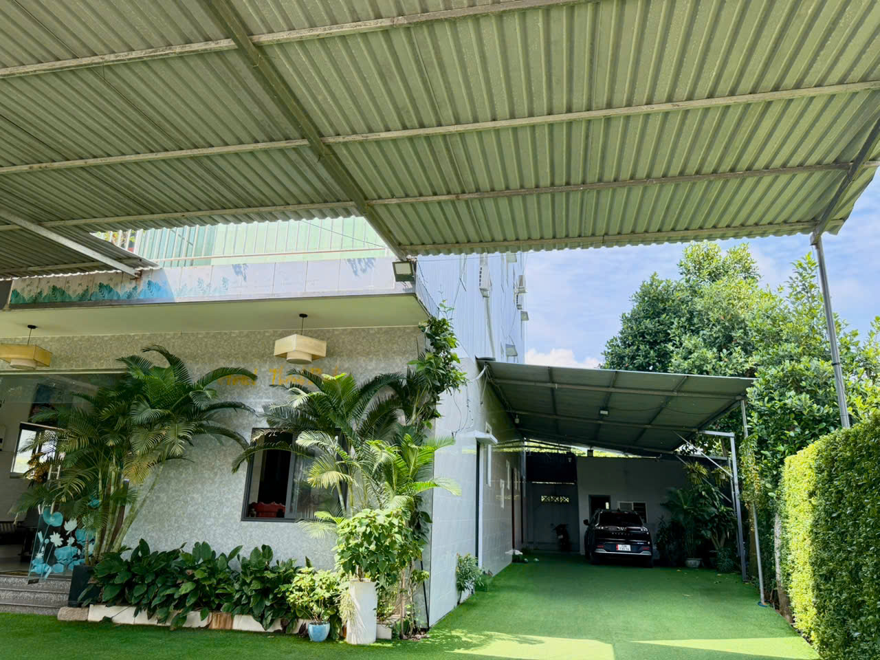 không gian khách sạn thanh bình chụp gần